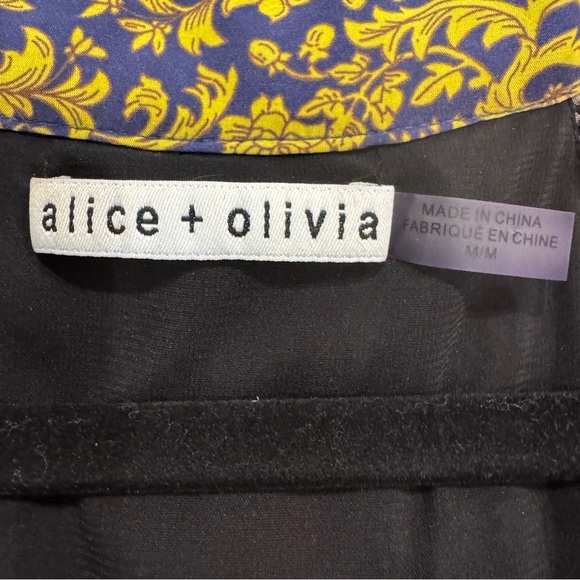 Alice + Olivia Prija Blouse, Size M - Picture 3 of 4